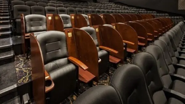 映画館のシート 特別なシートのある映画館で見たい